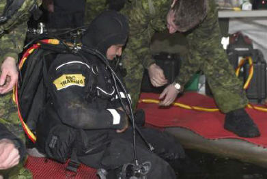 Sapper Avila-Rivas gets ready for his first ice dive.