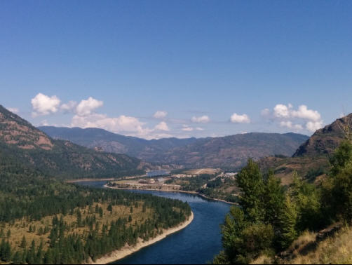 Columbia River looking north towards Trail // Fleuve Columbia, vue vers le nord en direction de Trail