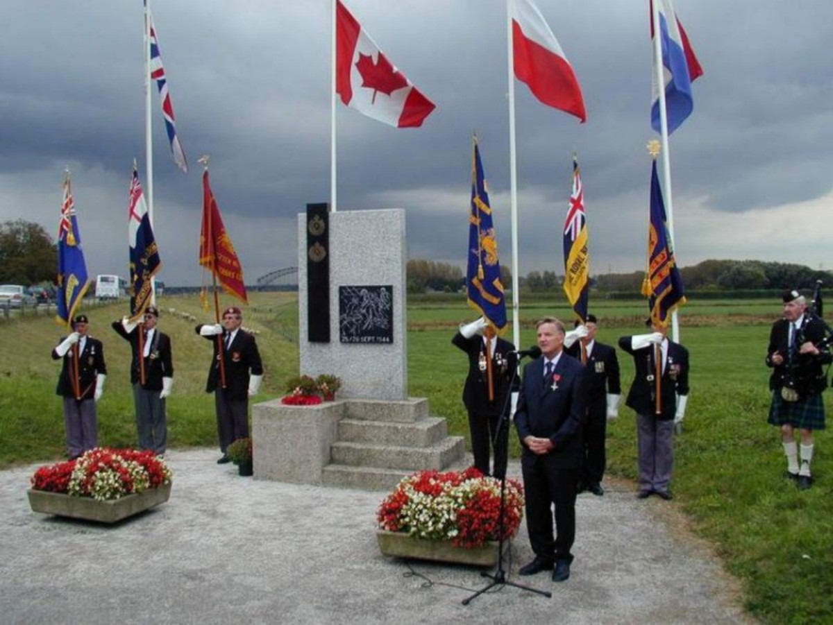 Op BERLIN Memorial, Driel