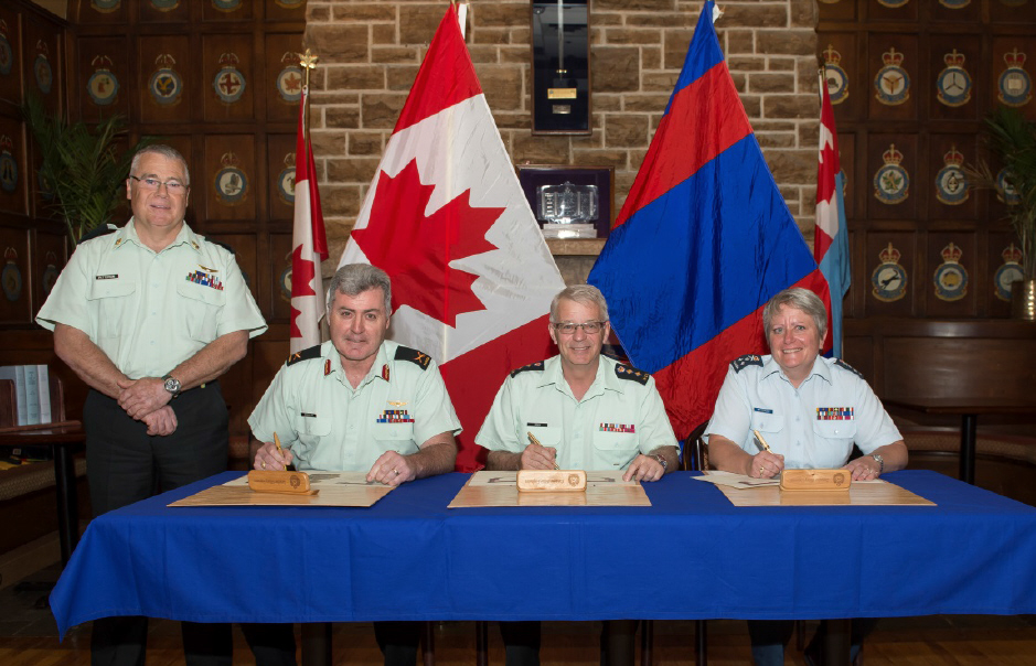 From left to right: CWO Kevin Patterson, BGen Karl McQuillan, BGen (Retired) Steve Irwin (Colonel Commandant) and LGen Christine Whitecross // De gauche à droite : Adjuc Kevin Patterson, Bgén Karl McQuillan, Bgén (retraité) Steve Irwin (Colonel commandant) et la Lgén Christine Whitecross