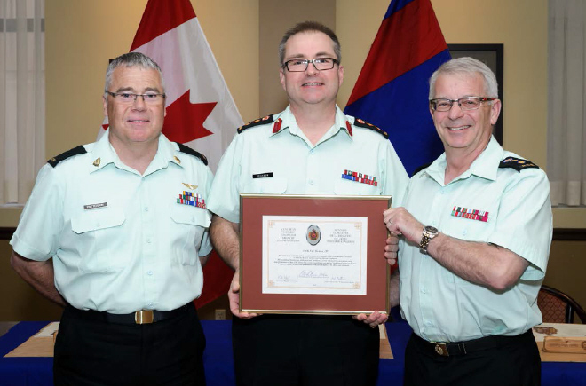 CWO K.A. Patterson (CME Branch CWO), Col R.N.H. Dickson and the CME Branch Col Cmdt, BGen S.M. Irwin (Ret’d). Presentation date: 7 May 2015/L’Adjuc K.A. Patterson (Adjuc de la Branche du GMC), le Col R.N.H. Dickson et le Col Cmdt d de la Branche du GMC, le Bgén S.M. Irwin (à la retraite). Date de la présentation : 7 mai 2015 