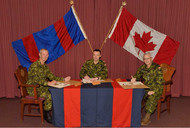 BGen R.W. DesLauriers, OMM, CD, BGen J.S. Sirois, and BGen S.M. Irwin signing the change of appointment certificate // Bgén R.W. DesLauriers, OMM, CD, Bgén J.S. Sirois, et Bgén S.M. Irwin signent le parchemin officiel de la passation