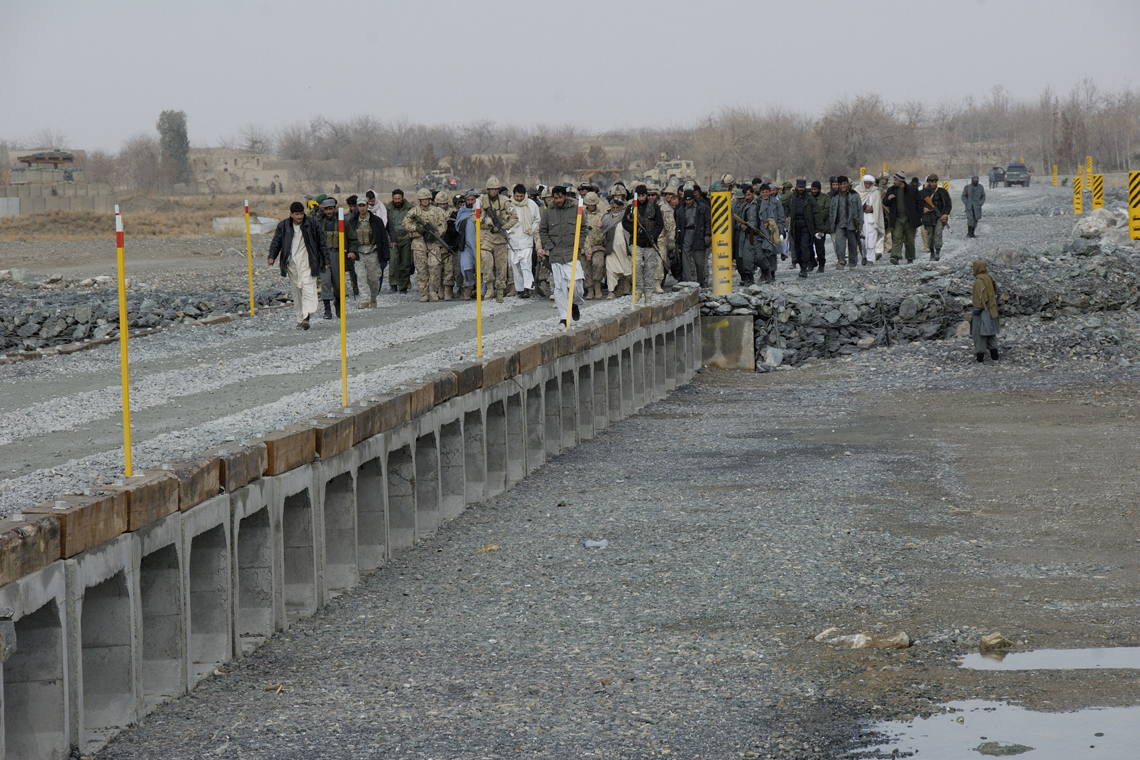 A crowd makes its way to the middle of the Arghandab Causeway to cut a traditional ribbon in an inauguration ceremony. (Photo credit: DND 2008)