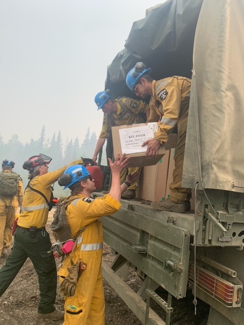 Sappers unloading firefighting eqpt in Fox Creek.