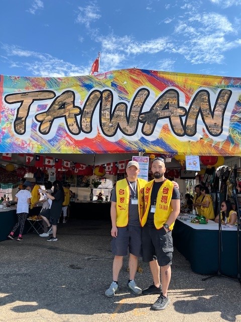 Capt Kyle Ho, RPOU(W) Program Officer (L) and MCpl Stephen Chang, 1 PPCLI (R) volunteered at the Edmonton Heritage Festival at Taiwan Pavilion.