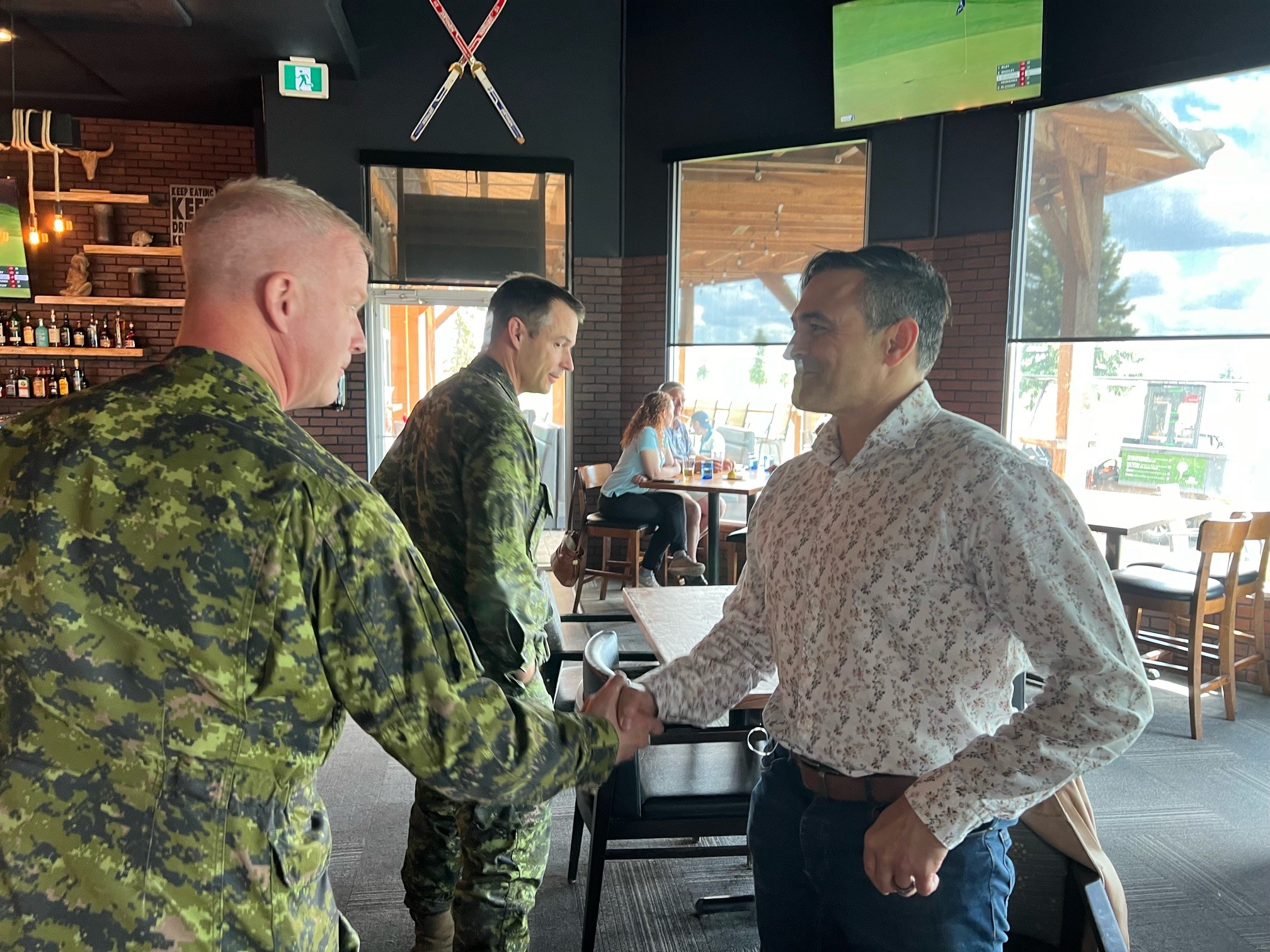 DCO – RPOU(W) DCO, Maj Robert Machin (L) saying goodbye to Jay Berry(R)