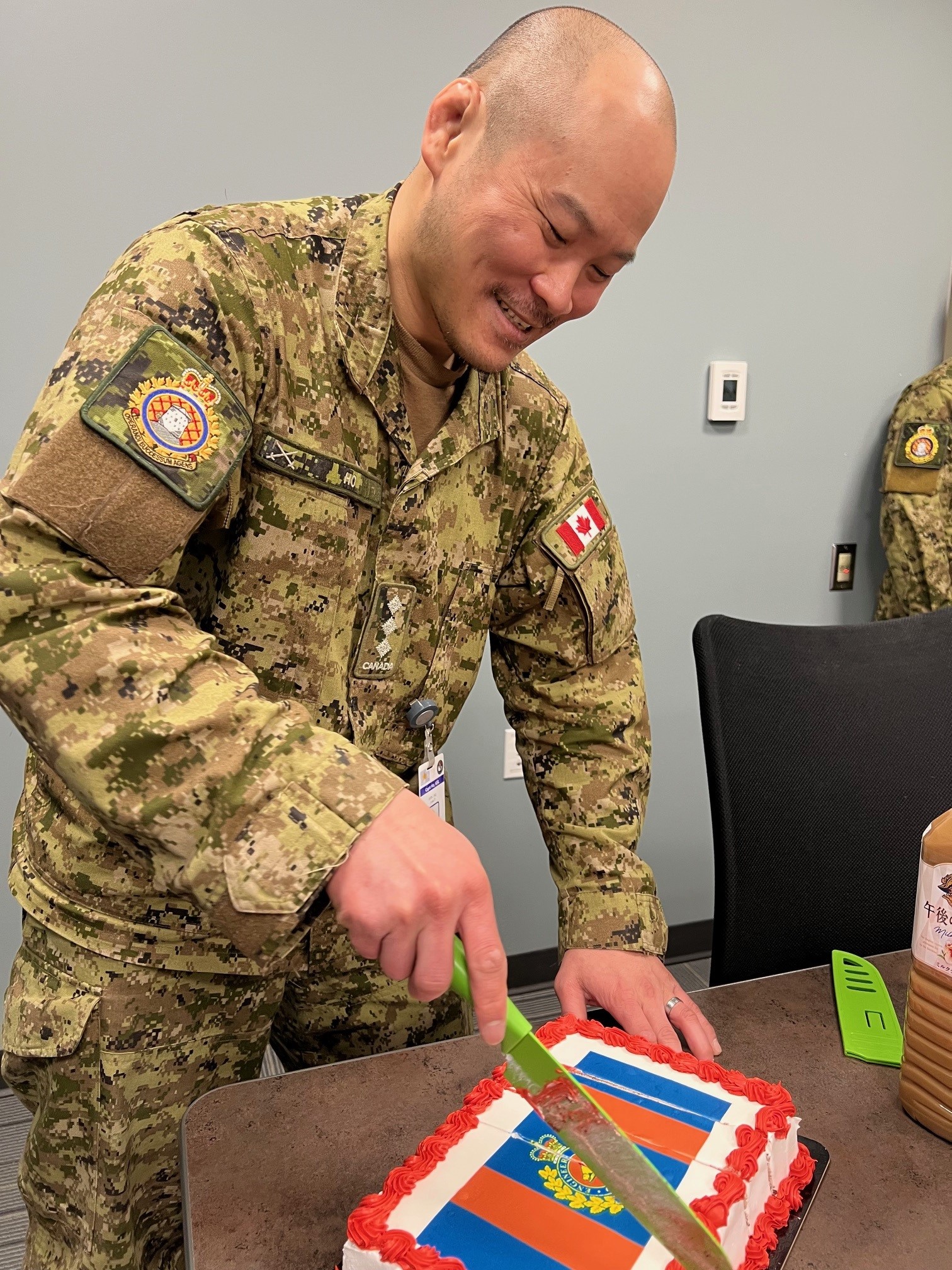 Program Officer, Capt Kyle Ho had the honour to cut the CME cake this year.