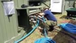 Cpl Sohn, Const Tech, connecting the hoses of the VWR // Cpl Sohn, Tech Const, connectant les boyaux à l’unité de lavage de véhicule