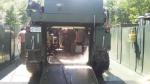 Mechanics are cleaning an M113 before going for maintenance // Mécaniciens en train de laver un M113 avant d’être envoyé pour maintenance