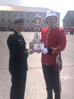 MGen Daniel Benjamin (Ret'd) presents the MGen JA Stewart Trophy to OCdt James Lynes 19 May 2023 // Le Mgén Daniel Benjamin (à la retraite) remet le trophée Mgén JA Stewart à l'Élof James Lynes 19 mai 2023