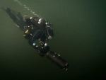 A Combat Diver from 2 Combat Engineer Regiment conducts a tactical dive using a diver propulsion device in Comox Lake, British Columbia, on February 16, during Exercise ROGUISH BUOY 2016. Photo: Sergeant Yannick Bédard, Canadian Forces Combat Camera ©2016 DND/MDN Canada.