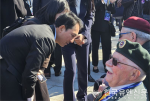Major Ralph De Coste (Ret'd) speaking with Park Minshik, Minister of Patriots and Veterans Affairs