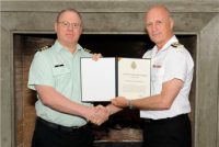 LCol Fleet receiving CDS Commendation