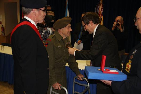 Spr Ralph Hebb receives Legion of Honour
